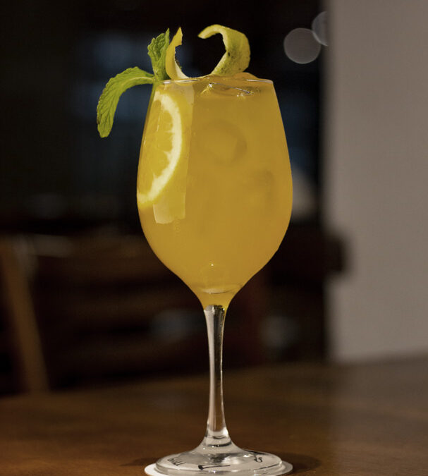 Non-alcoholic Lemonade Spritzer
