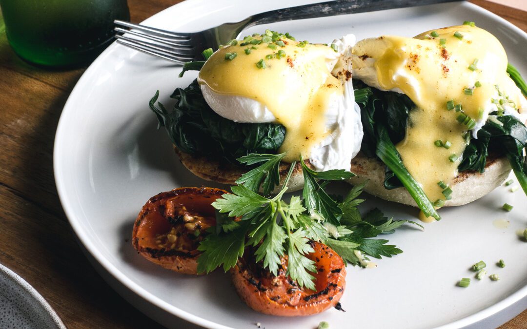 Poached Eggs with Spinach and Hollandaise Sauce